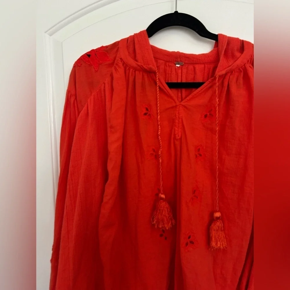 Free People Tropical Summer Red Knit Embroidered Blouse size small boho flowy